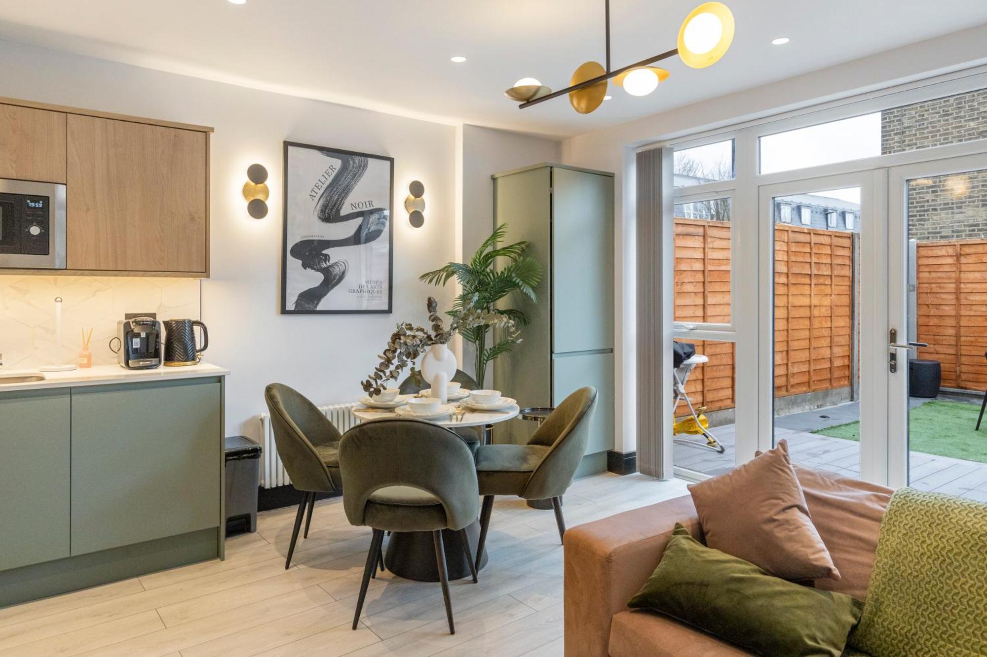 Апартаменты Unwind In Style 2Br With Cozy Backyard For Groups Лондон Экстерьер фото