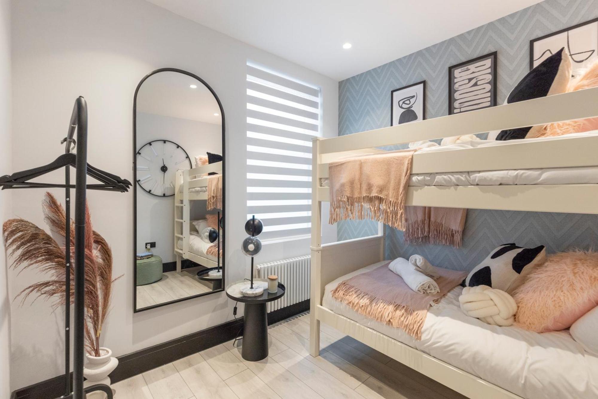 Апартаменты Unwind In Style 2Br With Cozy Backyard For Groups Лондон Экстерьер фото