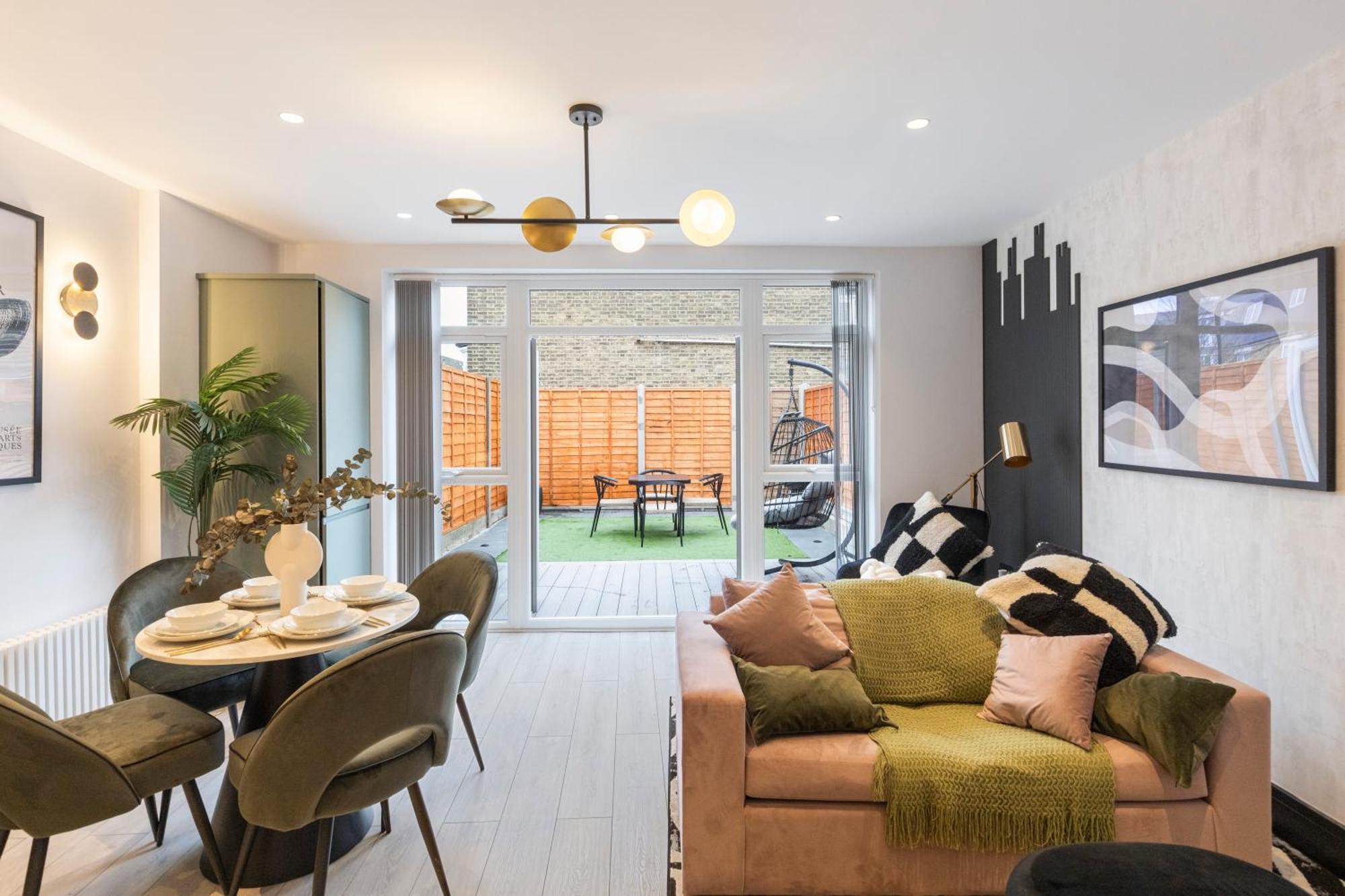 Апартаменты Unwind In Style 2Br With Cozy Backyard For Groups Лондон Экстерьер фото