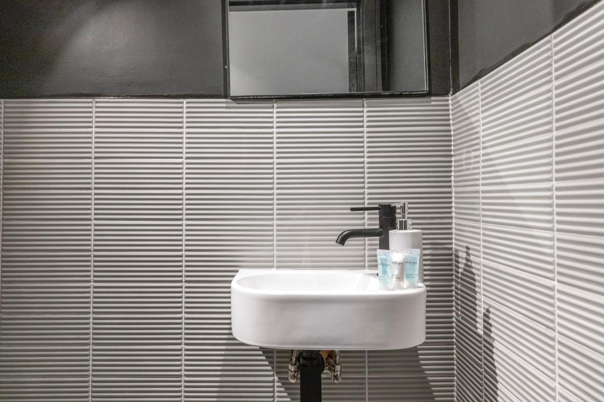 Апартаменты Unwind In Style 2Br With Cozy Backyard For Groups Лондон Экстерьер фото