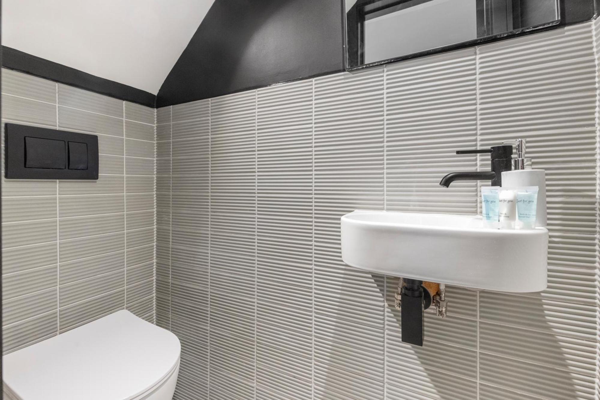Апартаменты Unwind In Style 2Br With Cozy Backyard For Groups Лондон Экстерьер фото