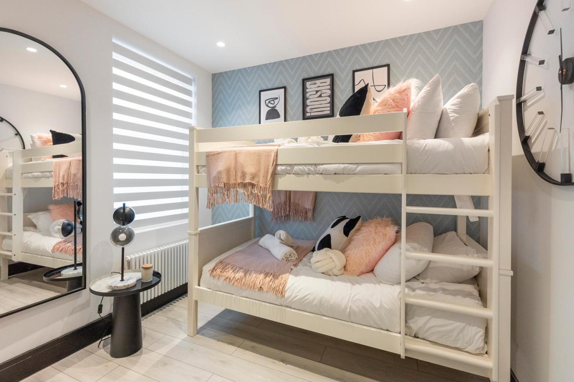 Апартаменты Unwind In Style 2Br With Cozy Backyard For Groups Лондон Экстерьер фото