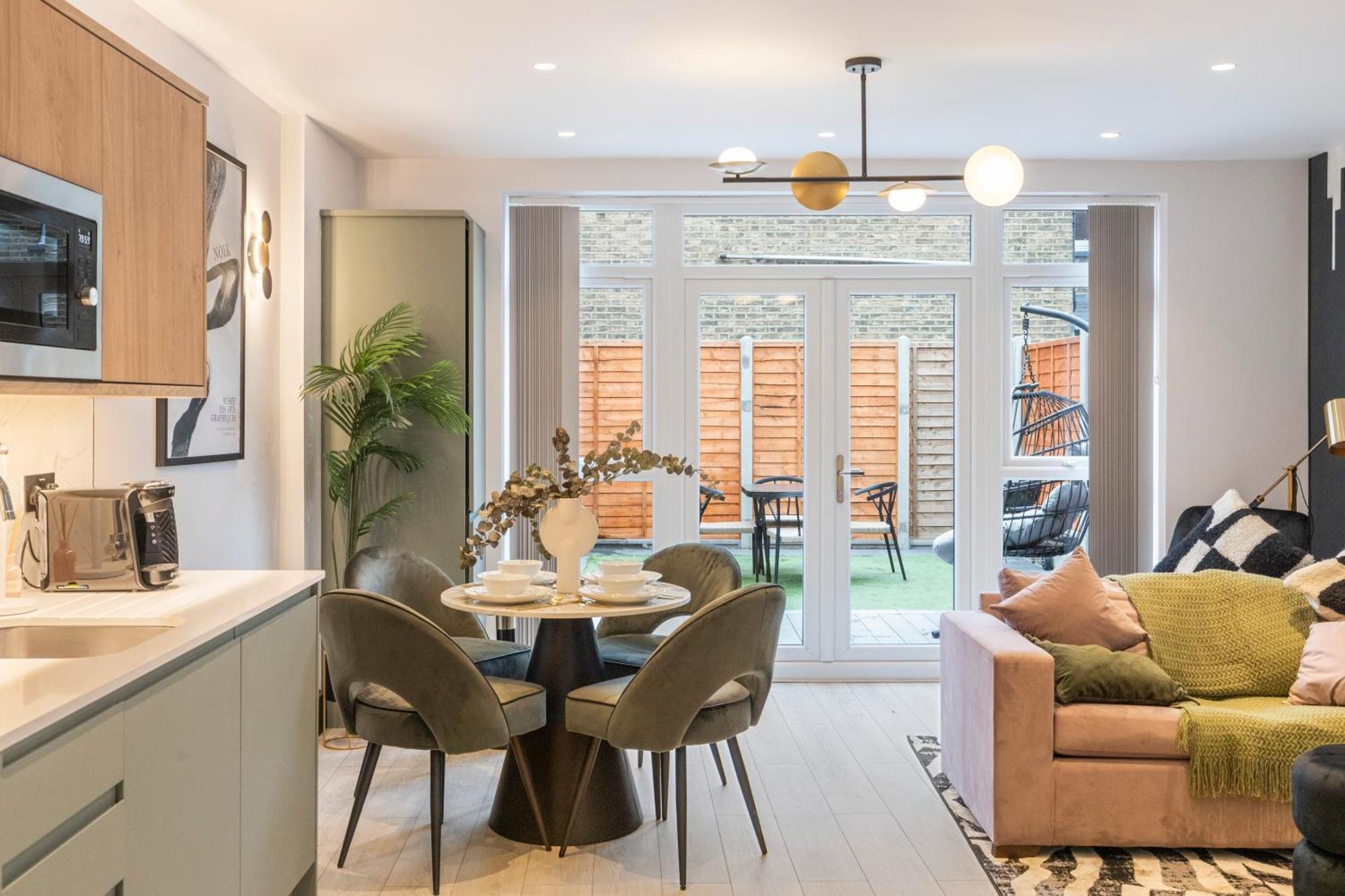 Апартаменты Unwind In Style 2Br With Cozy Backyard For Groups Лондон Экстерьер фото