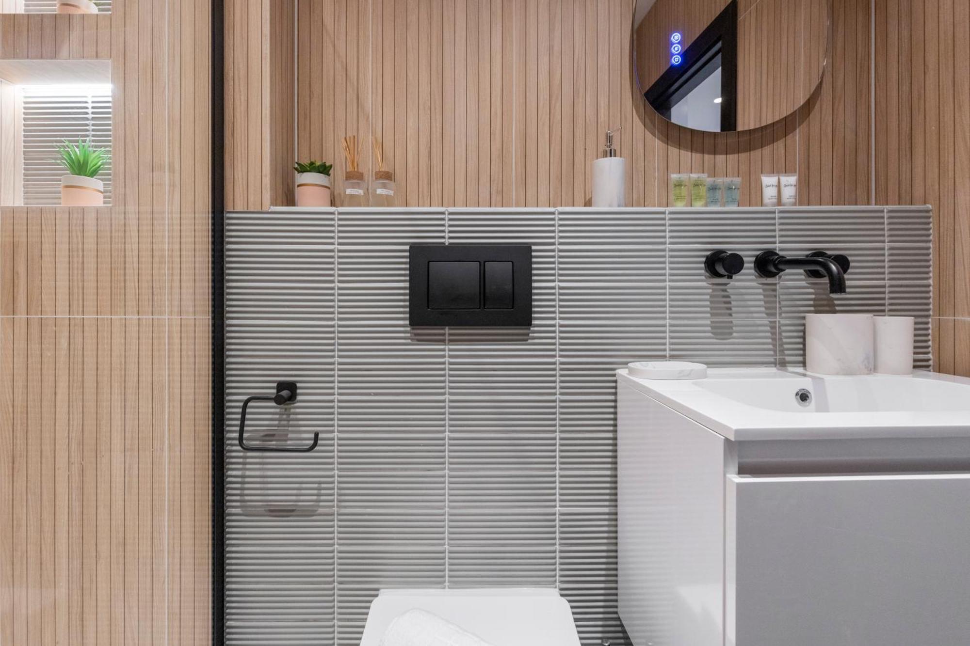 Апартаменты Unwind In Style 2Br With Cozy Backyard For Groups Лондон Экстерьер фото